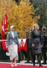 M<sup class="typo_exposants">me</sup> Gül et Bettina Wulff