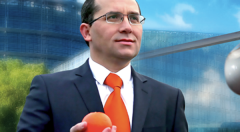 Détail de l'affiche de campagne de Tuncer Sağlamer.